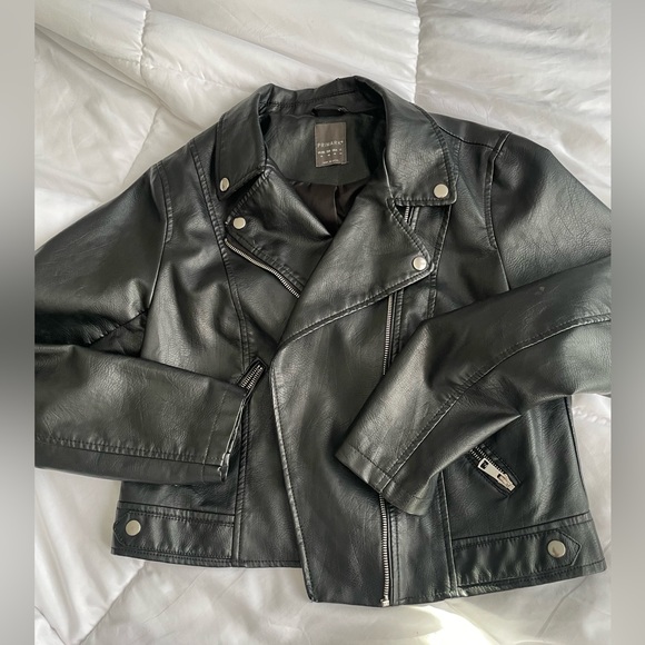 Leather jacket - Picture 2 of 4